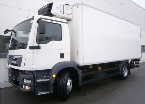 MAN TGM 18.250 con aplicación de caja refrigerada.