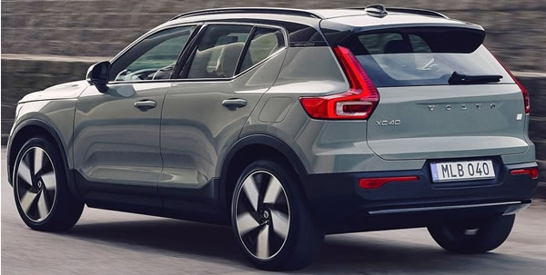 Vista trasera y lateral de la Volvo XC40.